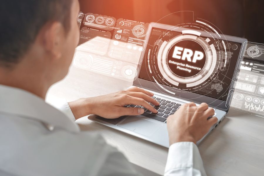 Czy warto wdrożyć system ERP w logistyce?