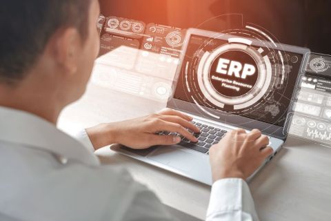 Oprogramowanie ERP w firmie logistycznej